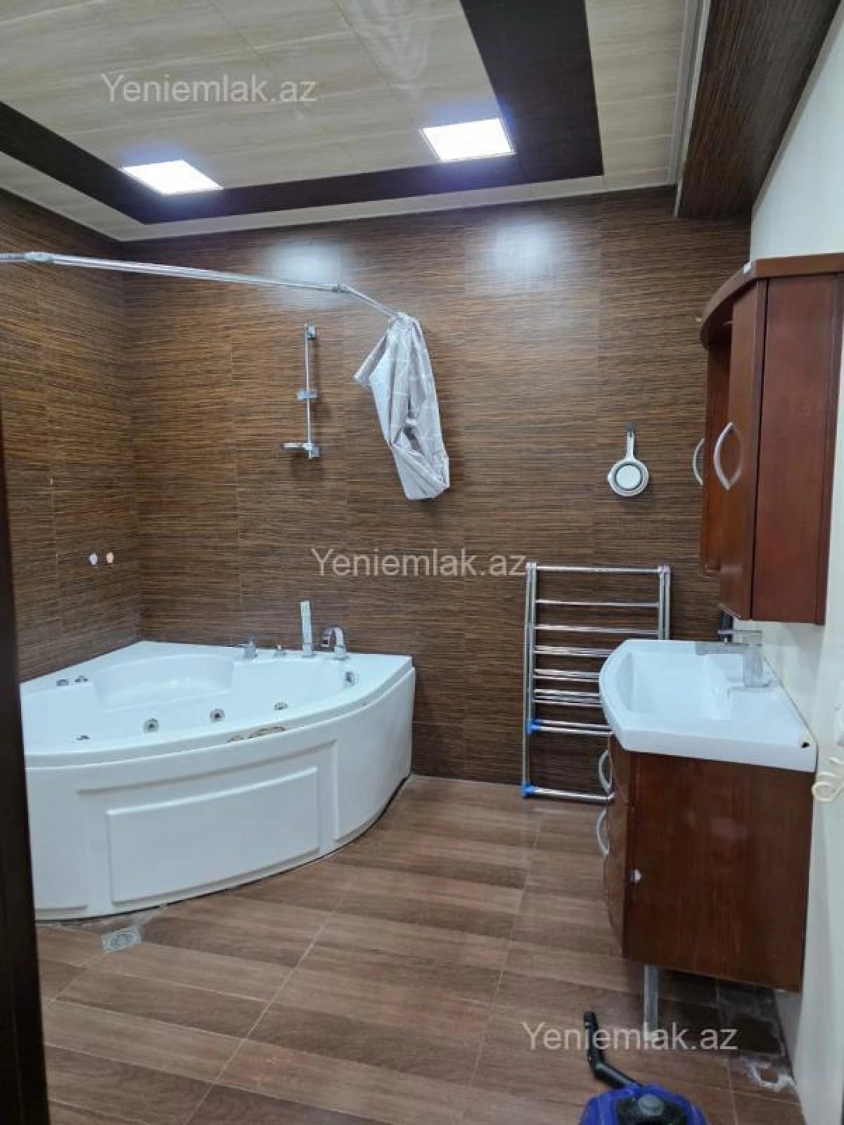 Satılır 3 otaqlı köhnə tikili 120 m²