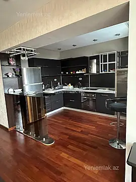 Satılır 3 otaqlı köhnə tikili 120 m²