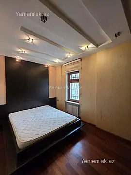 Satılır 3 otaqlı köhnə tikili 120 m²