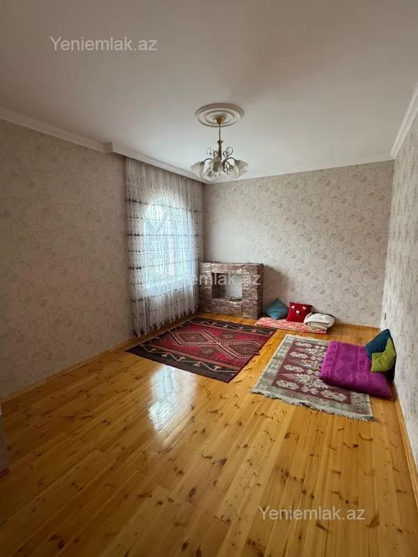 Satılır 7 otaqlı həyət evi 175 m²