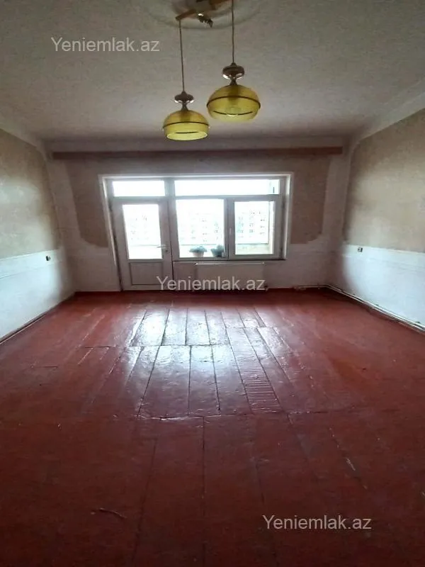 Satılır 5 otaqlı köhnə tikili 120 m²