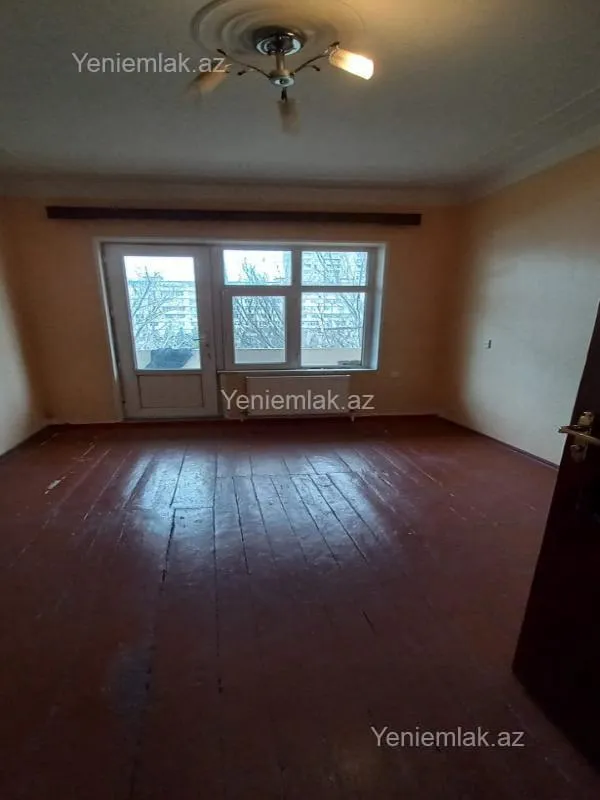 Satılır 5 otaqlı köhnə tikili 120 m²