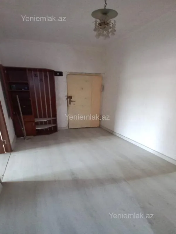 Satılır 5 otaqlı köhnə tikili 120 m²