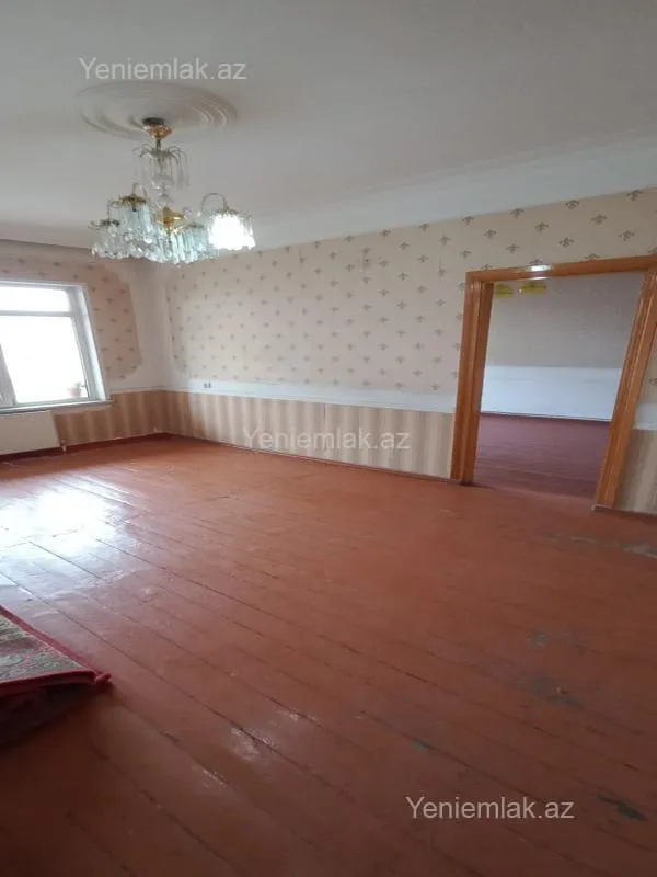 Satılır 5 otaqlı köhnə tikili 120 m²