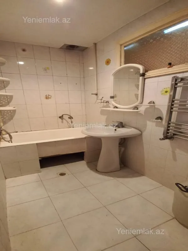 Satılır 5 otaqlı köhnə tikili 120 m²