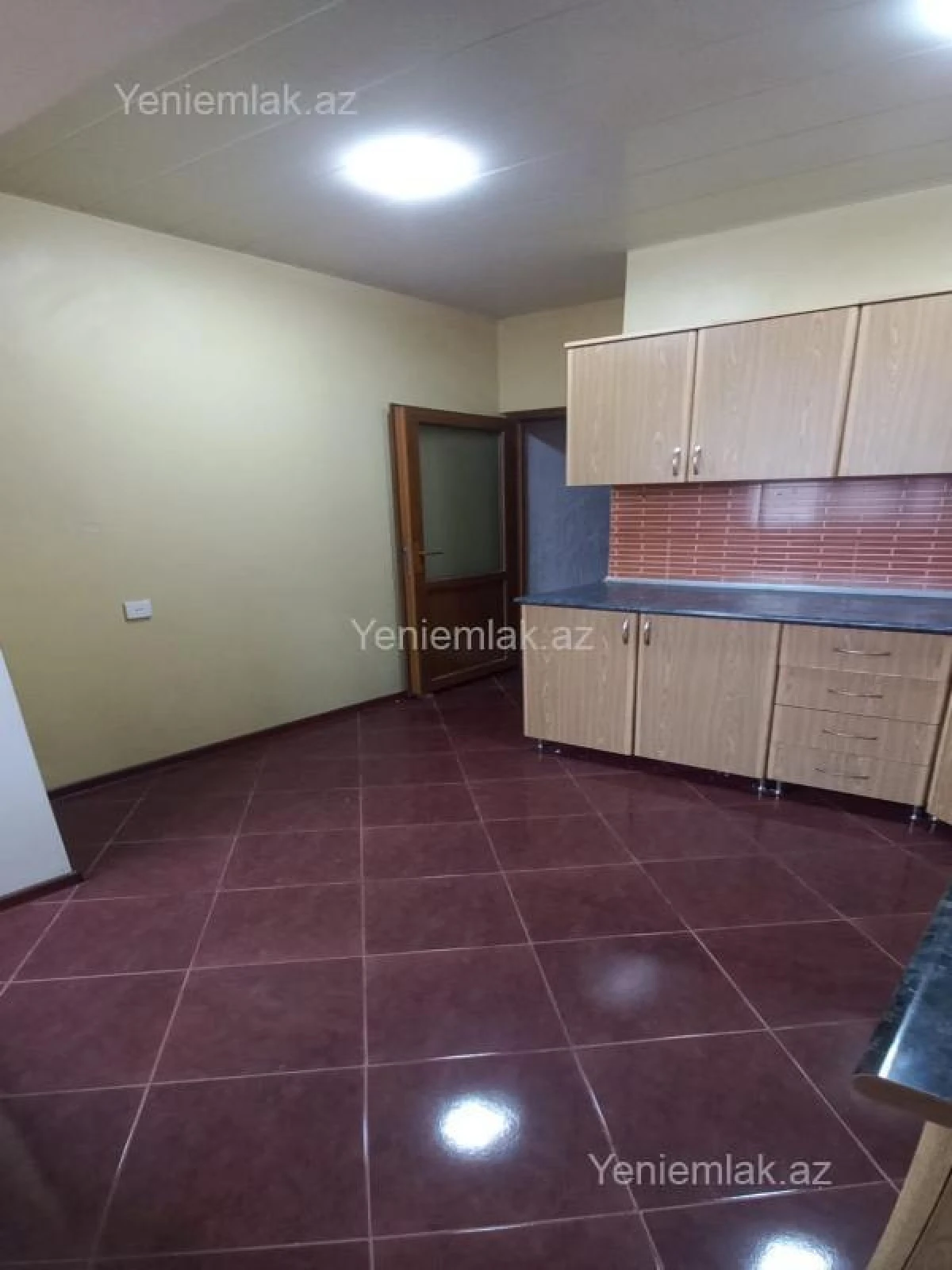 Satılır 5 otaqlı köhnə tikili 120 m²