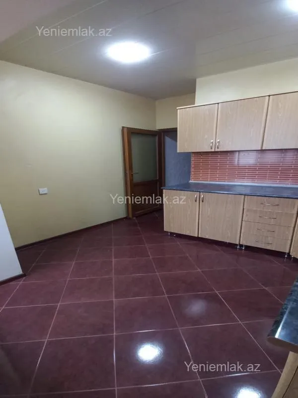 Satılır 5 otaqlı köhnə tikili 120 m²