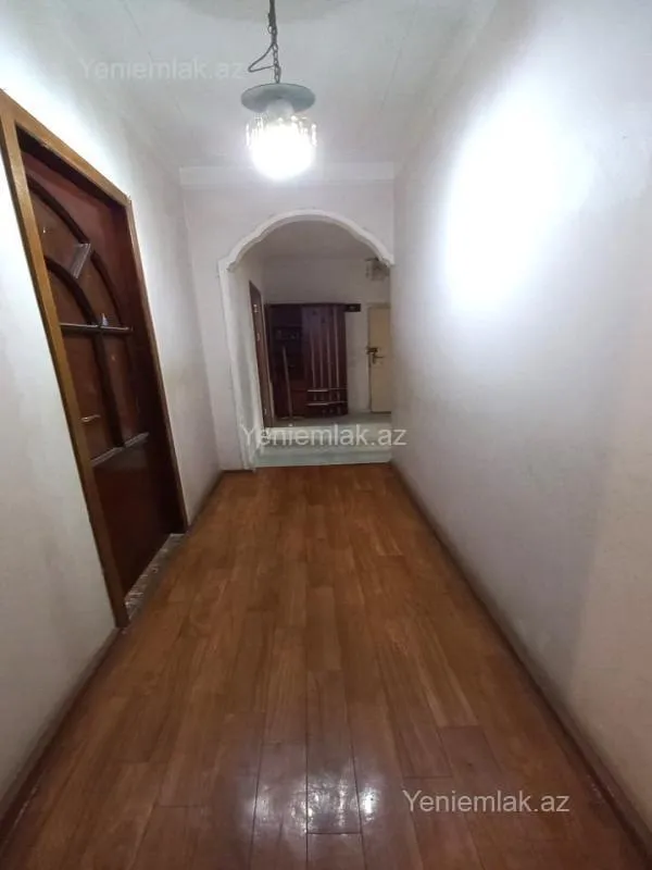 Satılır 5 otaqlı köhnə tikili 120 m²