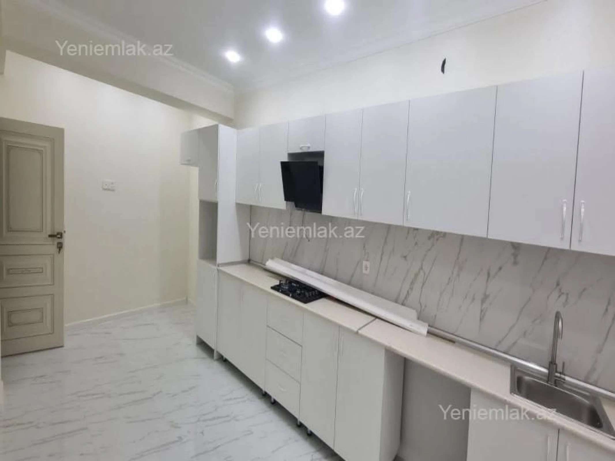 Satılır 3 otaqlı yeni tikili 128 m²