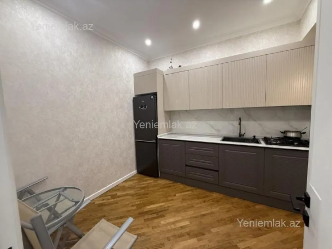 Satılır 3 otaqlı köhnə tikili 94 m²