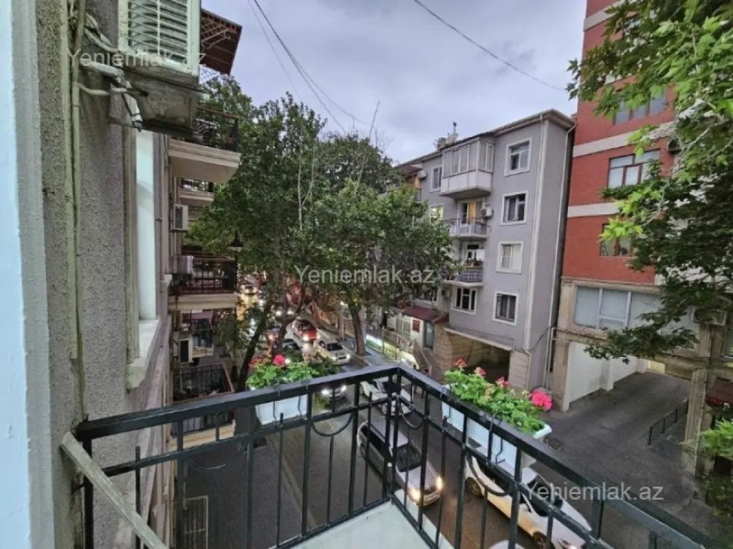 Satılır 3 otaqlı köhnə tikili 94 m²