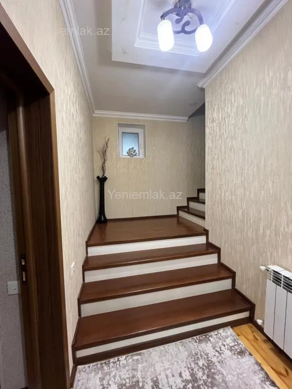 Satılır 4 otaqlı həyət evi 180 m²