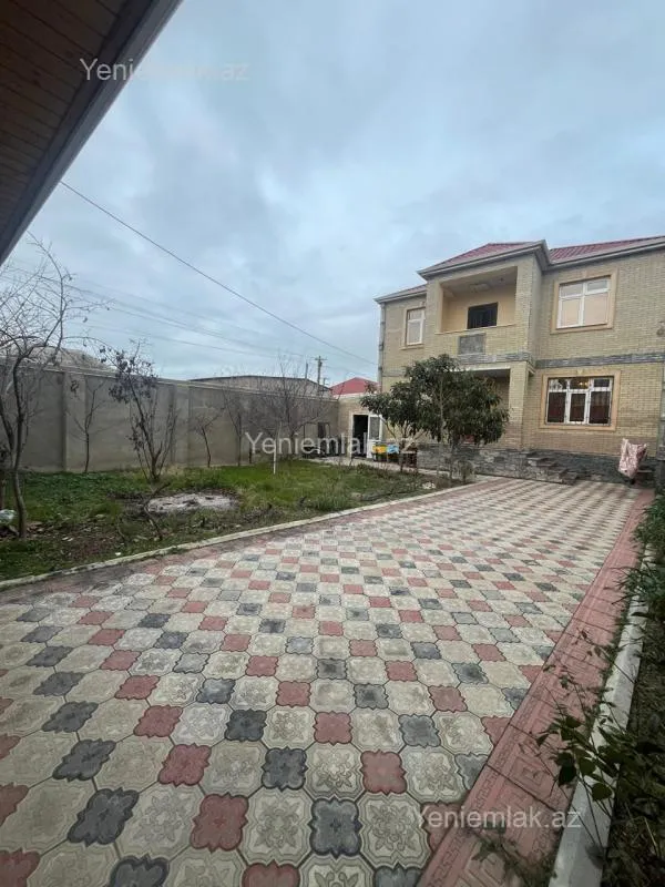 Satılır 4 otaqlı həyət evi 180 m²