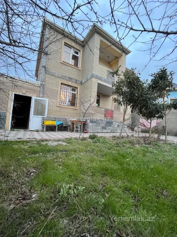 Satılır 4 otaqlı həyət evi 180 m²