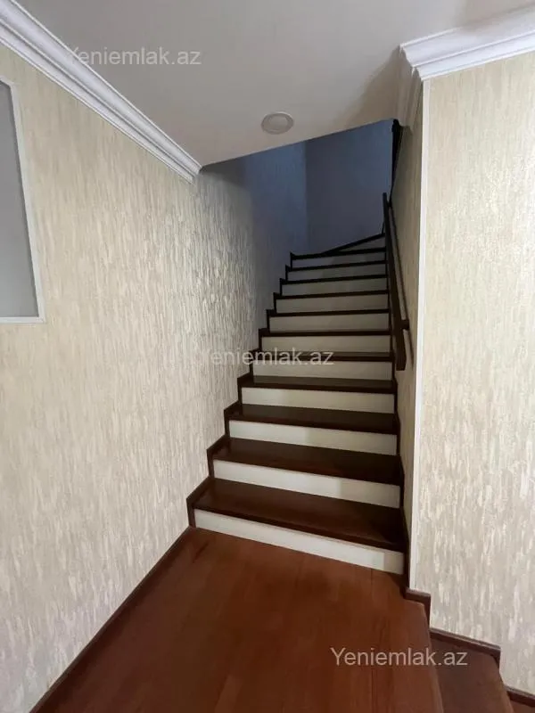 Satılır 4 otaqlı həyət evi 180 m²