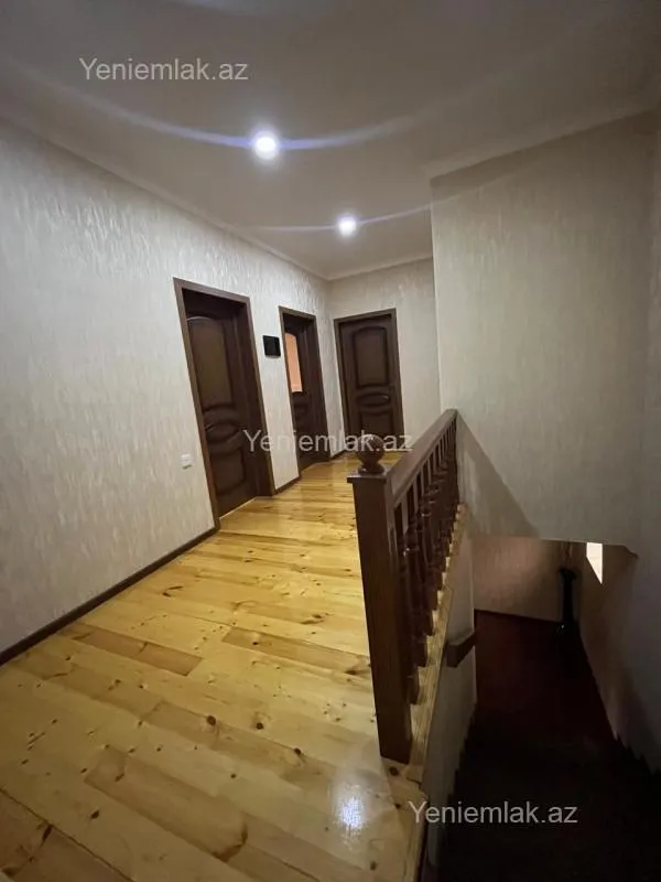 Satılır 4 otaqlı həyət evi 180 m²