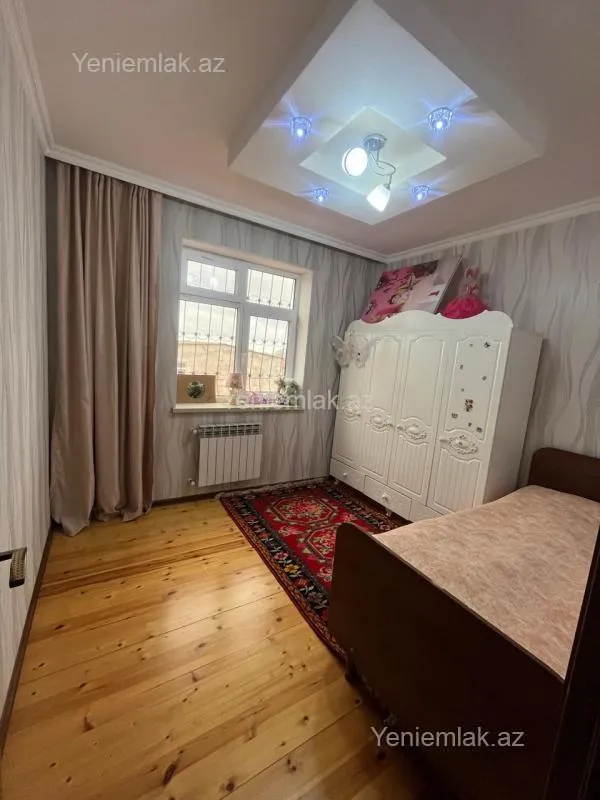 Satılır 4 otaqlı həyət evi 180 m²