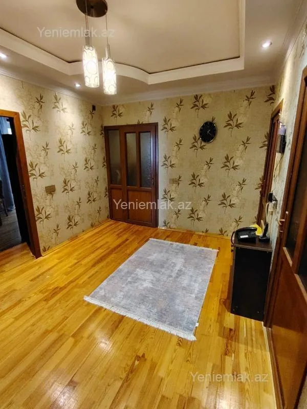 Satılır 4 otaqlı köhnə tikili 95 m²