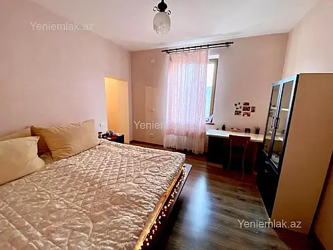 Satılır 6 otaqlı həyət evi 300 m²