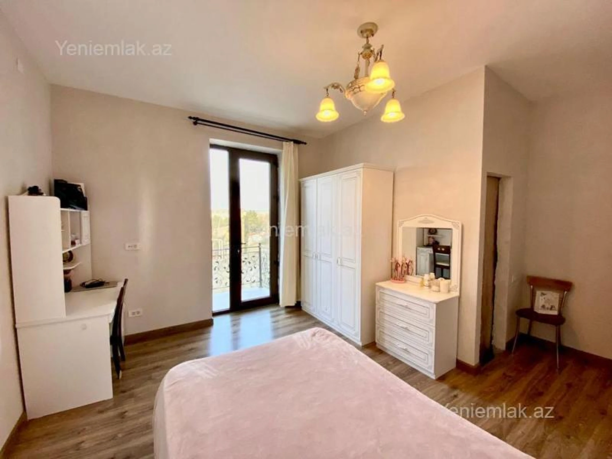 Satılır 6 otaqlı həyət evi 300 m²