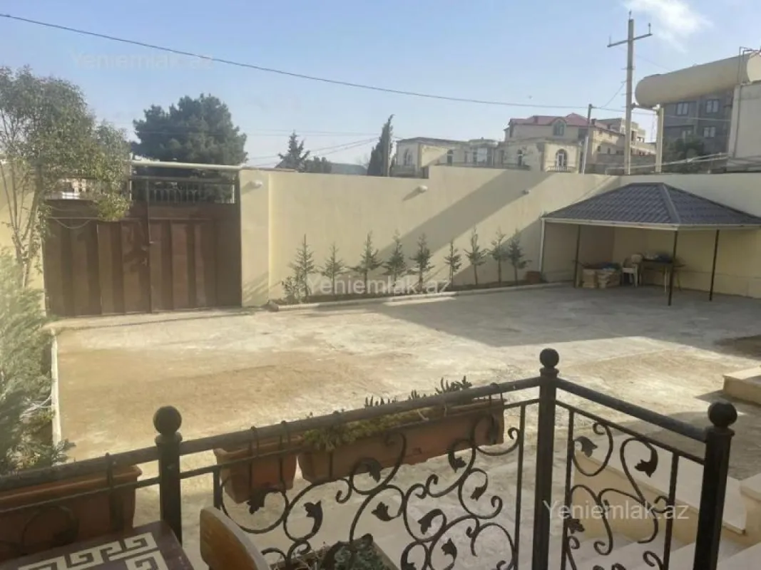 Satılır 6 otaqlı həyət evi 300 m²