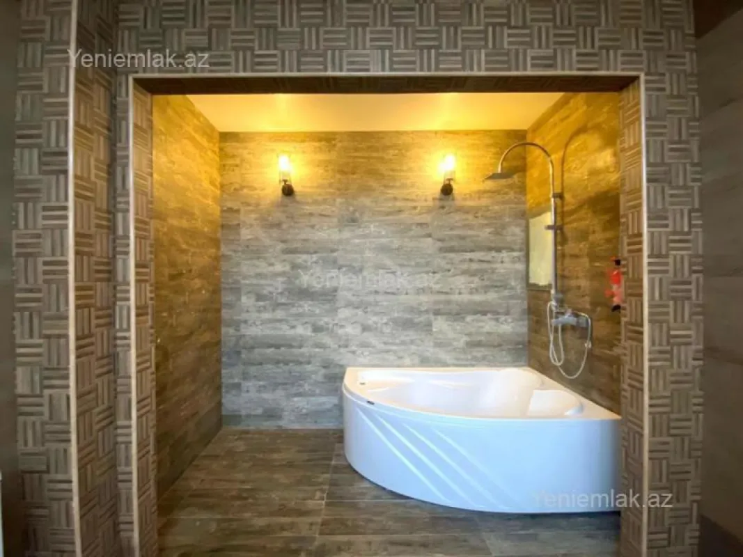 Satılır 6 otaqlı həyət evi 300 m²