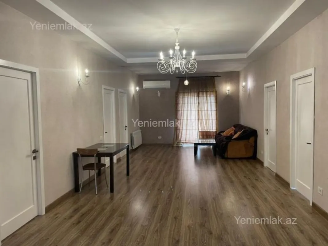 Satılır 6 otaqlı həyət evi 300 m²