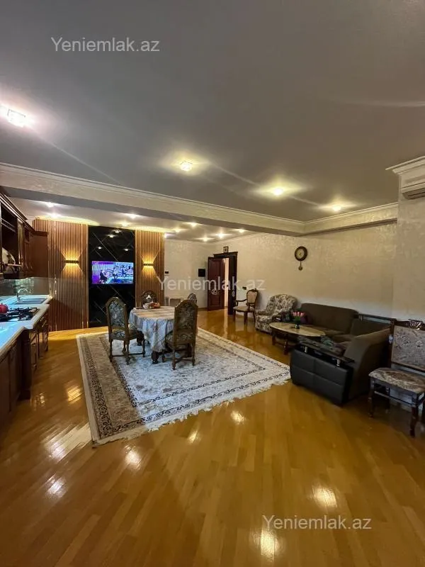Satılır 4 otaqlı yeni tikili 240 m²