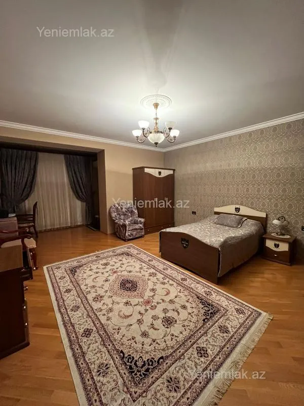 Satılır 4 otaqlı yeni tikili 240 m²