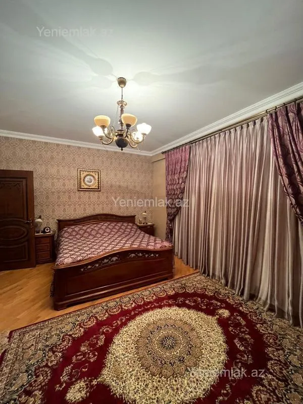 Satılır 4 otaqlı yeni tikili 240 m²