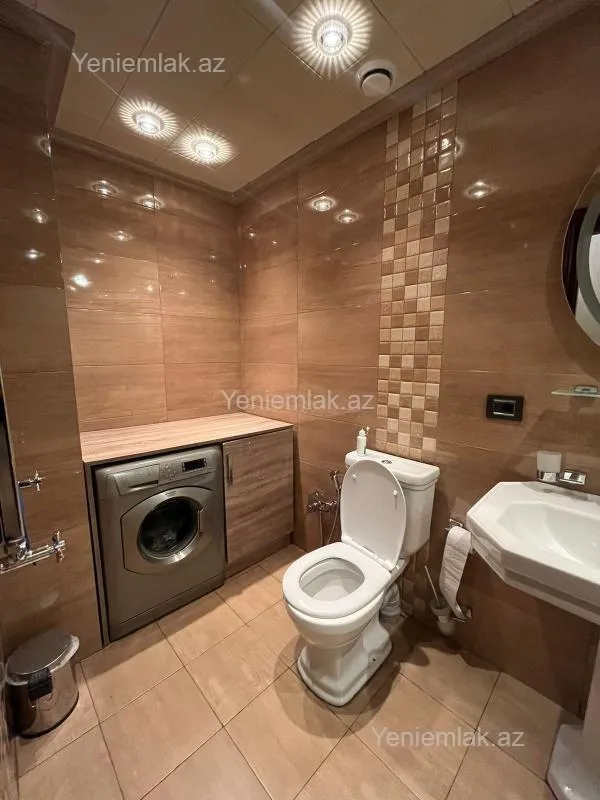 Satılır 4 otaqlı yeni tikili 240 m²