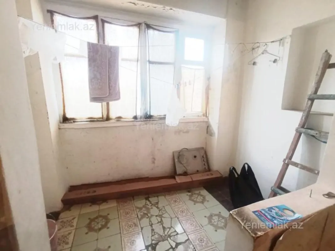 Satılır 3 otaqlı köhnə tikili 80 m²