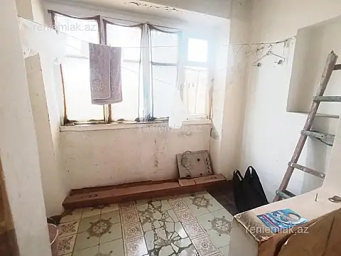 Satılır 3 otaqlı köhnə tikili 80 m²