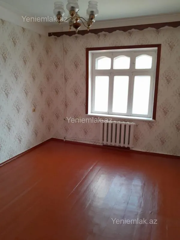 Satılır 2 otaqlı köhnə tikili 70 m²