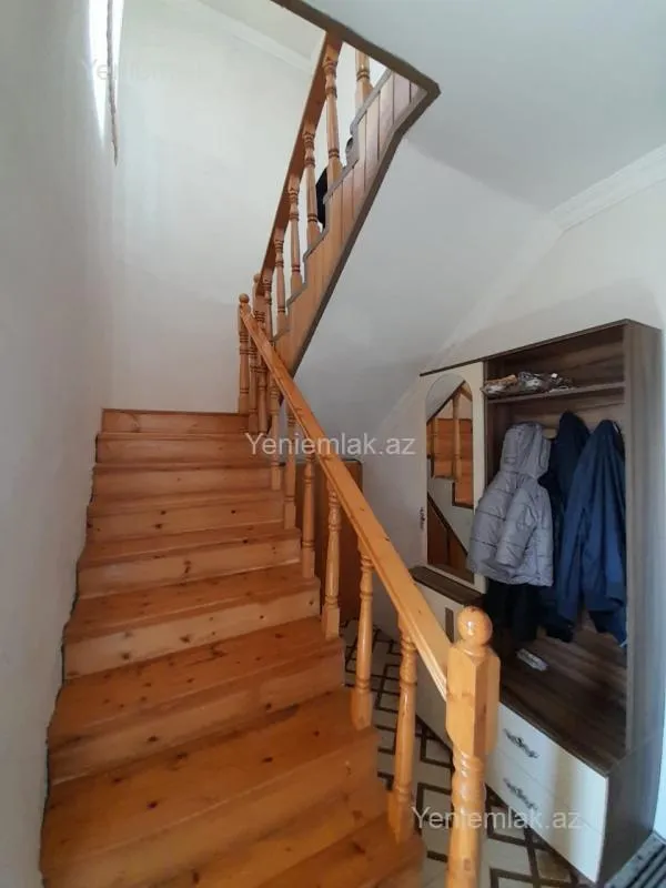 Satılır 6 otaqlı həyət evi 200 m²
