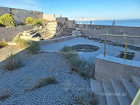 Satılır 10 otaqlı həyət evi 1000 m²