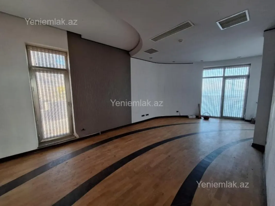 Satılır 10 otaqlı həyət evi 1000 m²