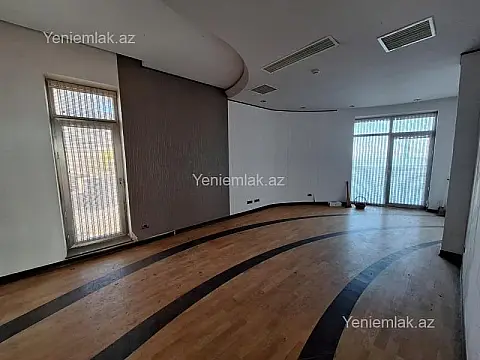 Satılır 10 otaqlı həyət evi 1000 m²