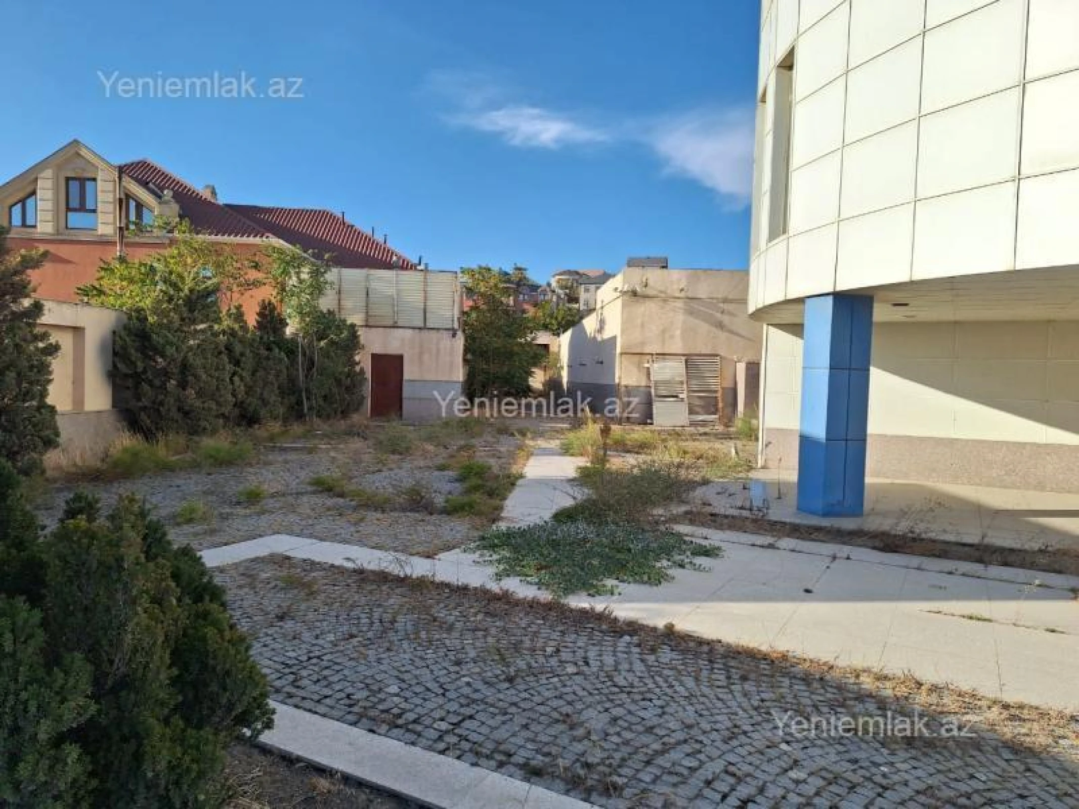 Satılır 10 otaqlı həyət evi 1000 m²