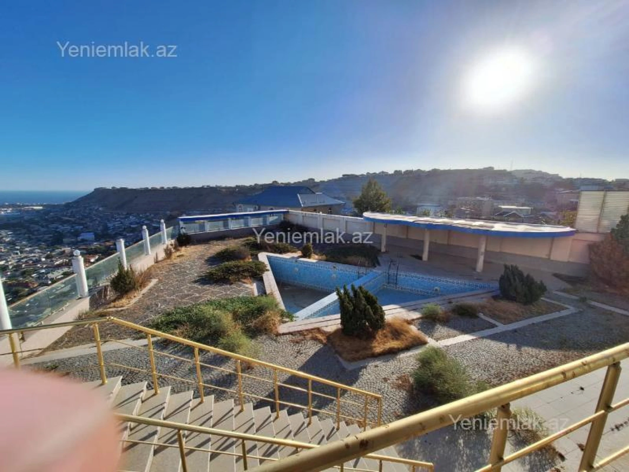 Satılır 10 otaqlı həyət evi 1000 m²