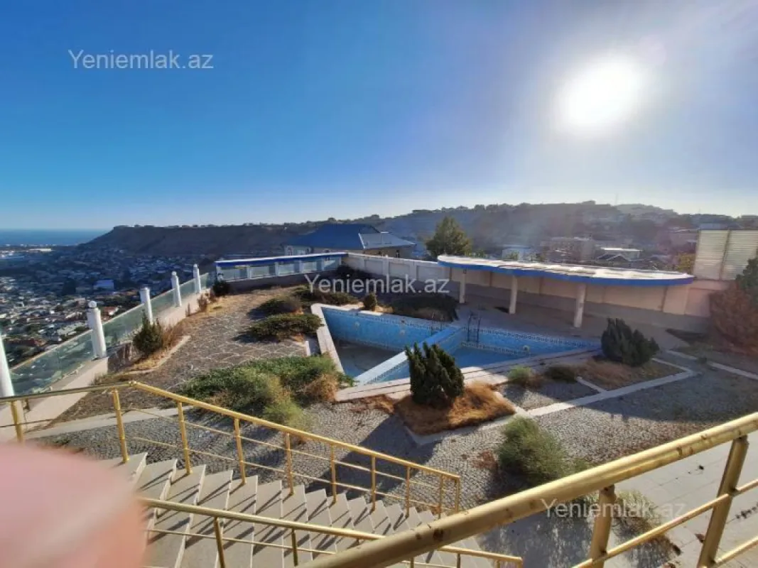 Satılır 10 otaqlı həyət evi 1000 m²