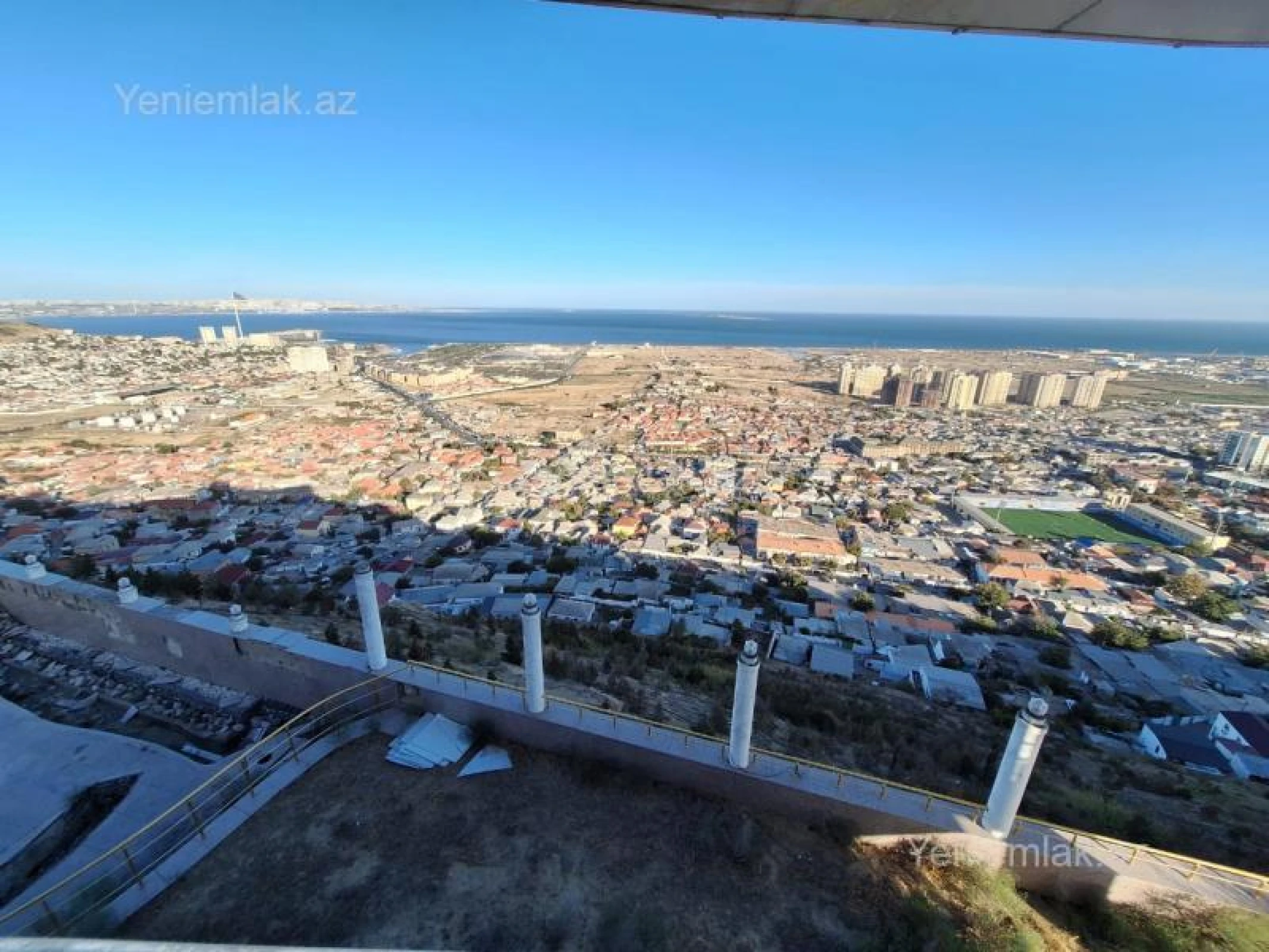 Satılır 10 otaqlı həyət evi 1000 m²