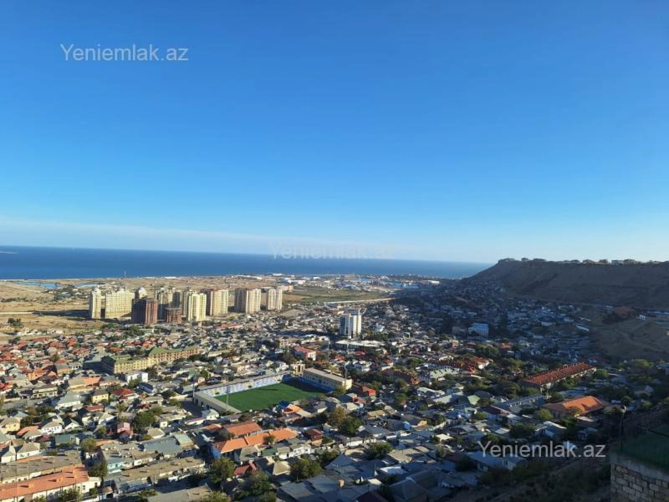 Satılır 10 otaqlı həyət evi 1000 m²