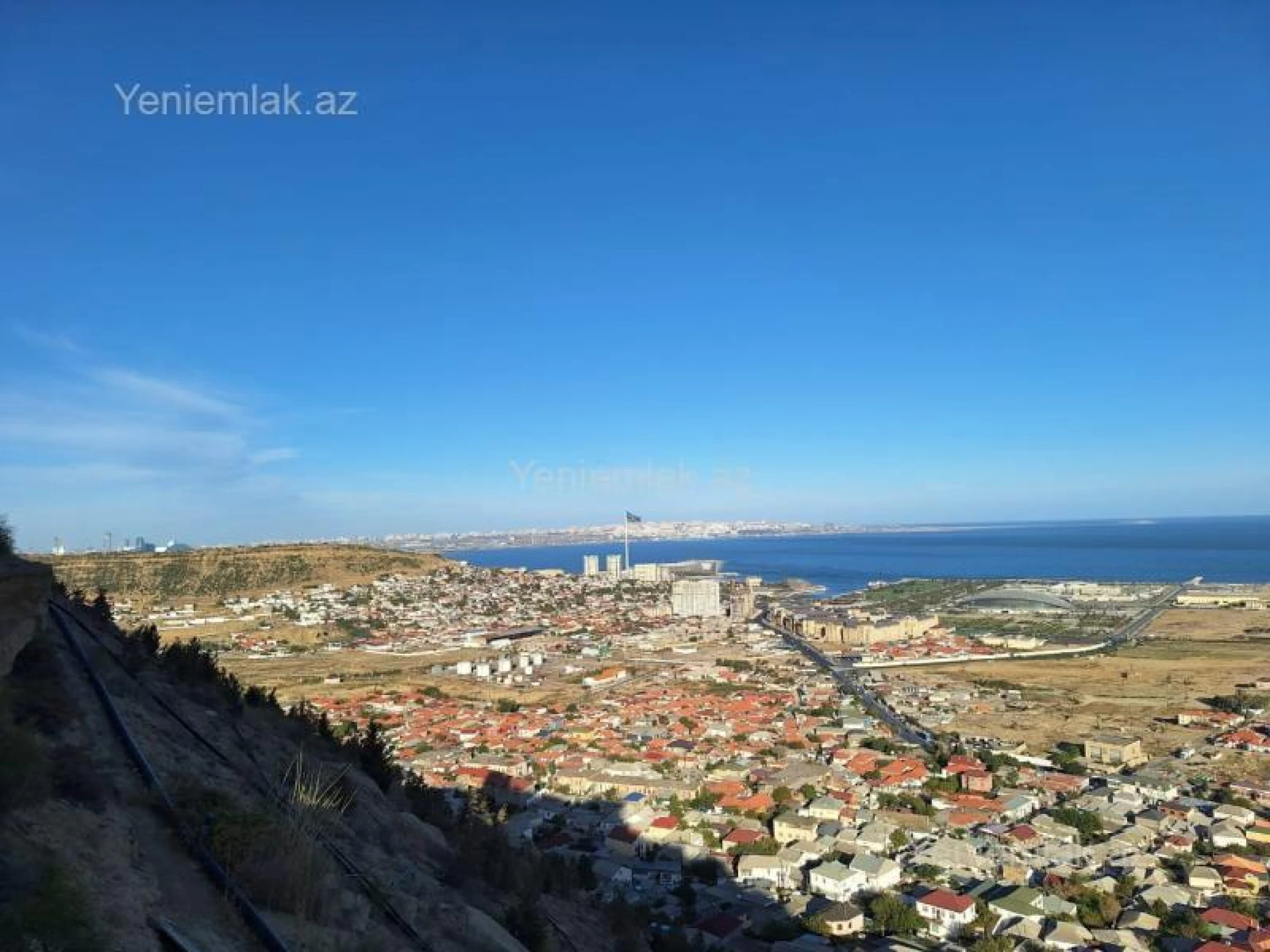 Satılır 10 otaqlı həyət evi 1000 m²