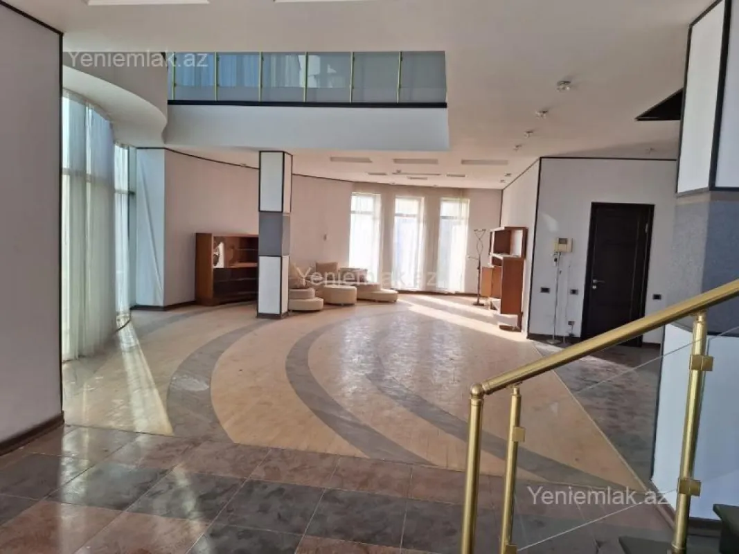 Satılır 10 otaqlı həyət evi 1000 m²