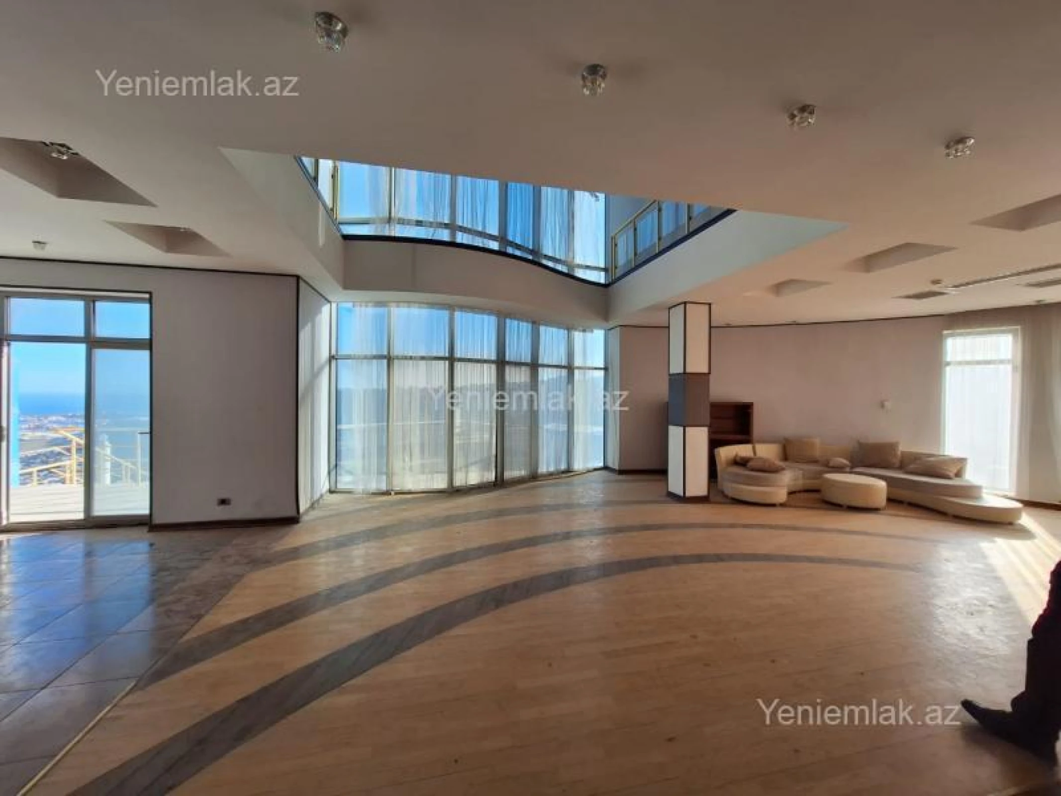 Satılır 10 otaqlı həyət evi 1000 m²