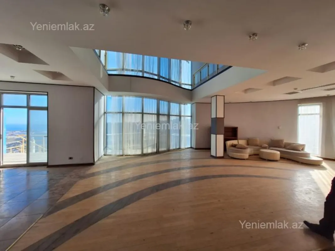 Satılır 10 otaqlı həyət evi 1000 m²