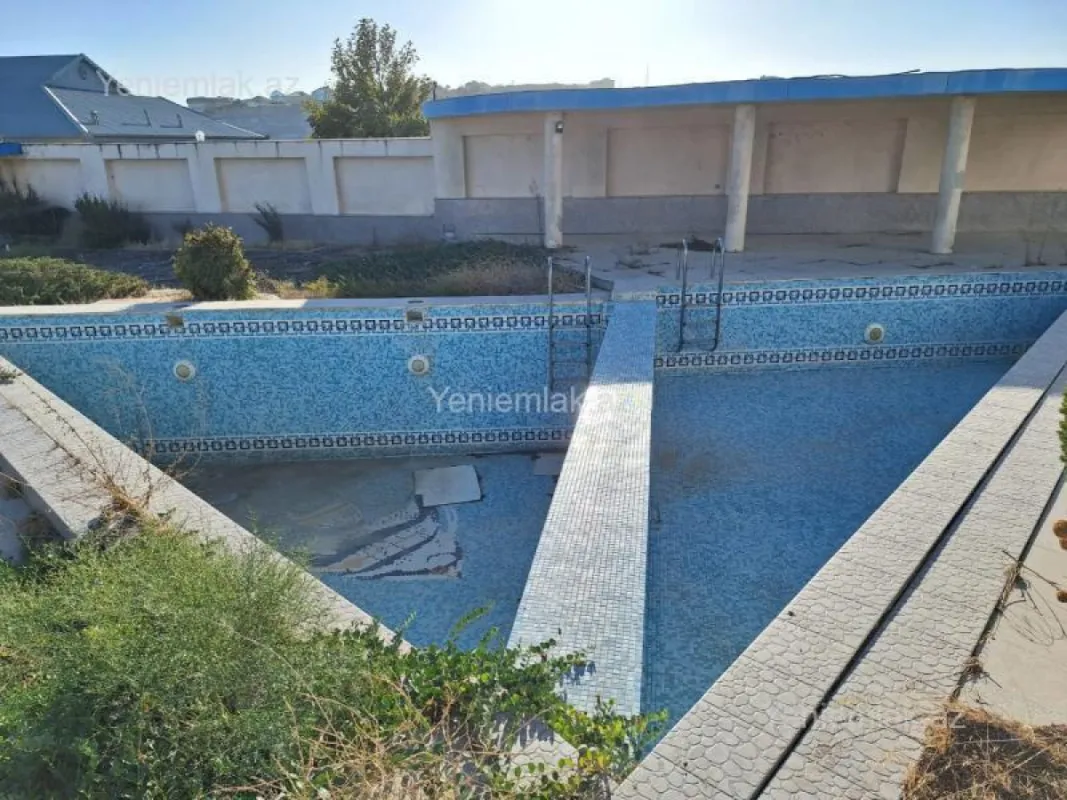 Satılır 10 otaqlı həyət evi 1000 m²