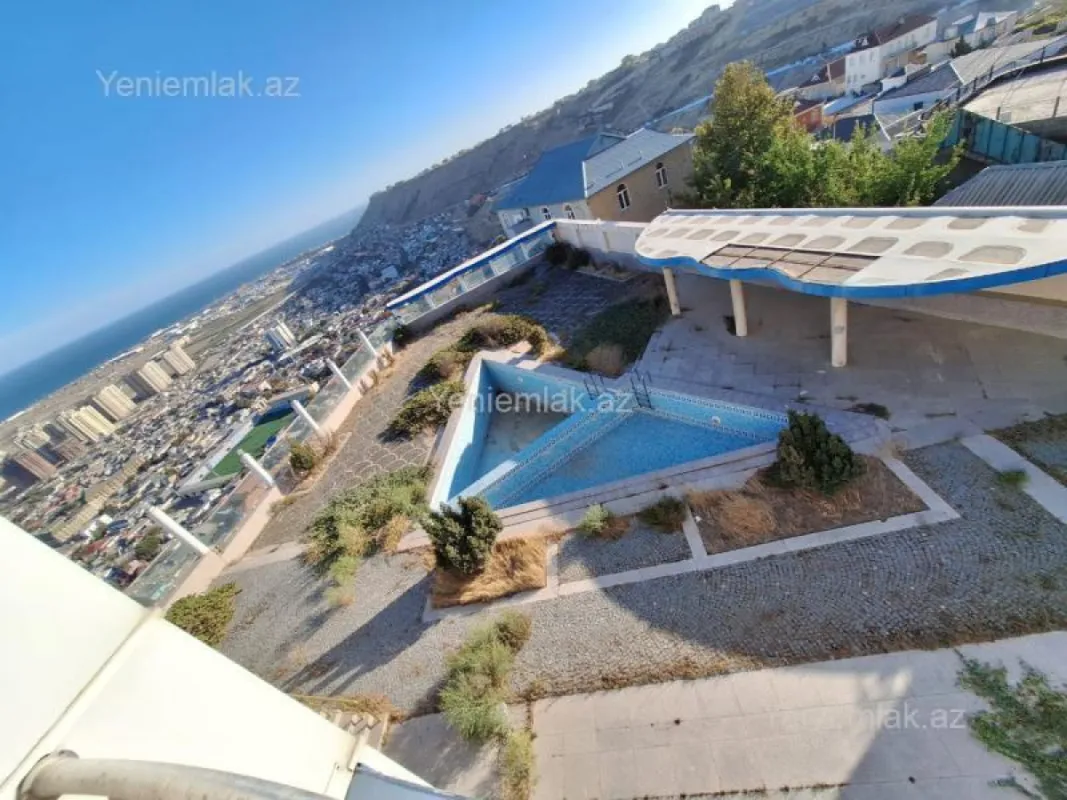 Satılır 10 otaqlı həyət evi 1000 m²