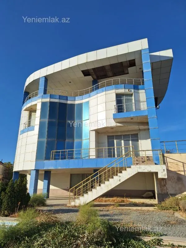 Satılır 10 otaqlı həyət evi 1000 m²